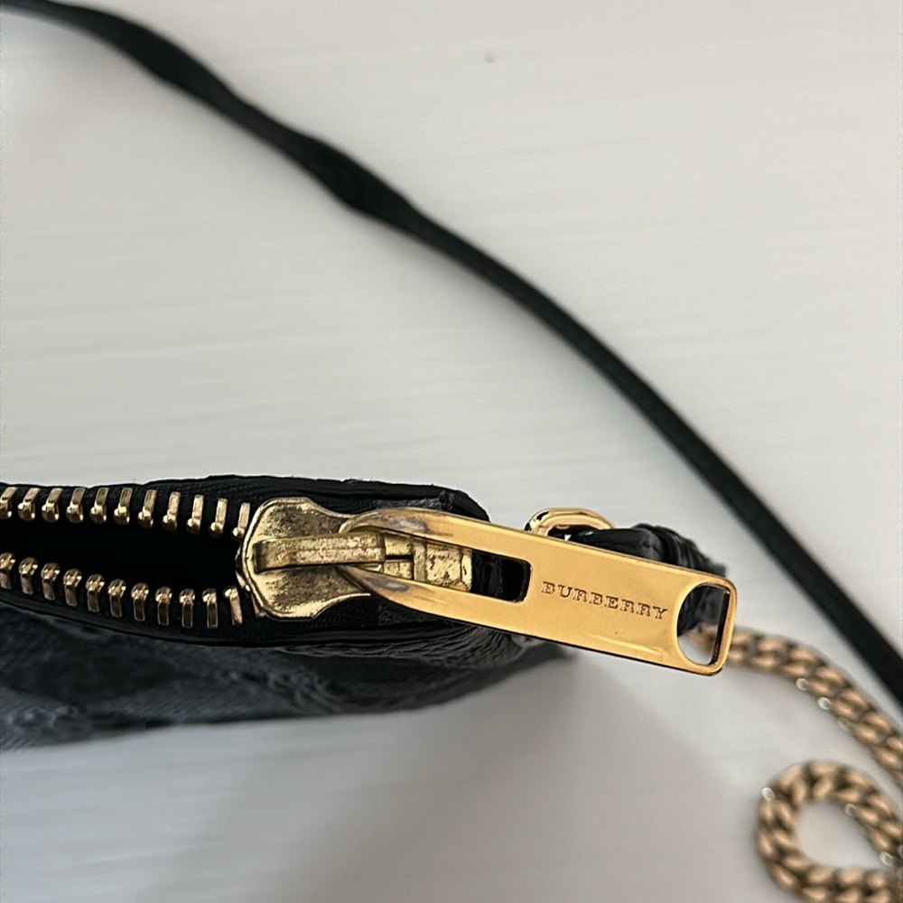 BURBERRY Signature Grain Calfskin Check Embossed Peyton Crossbody Clutch Bag - Picture 9 of 11